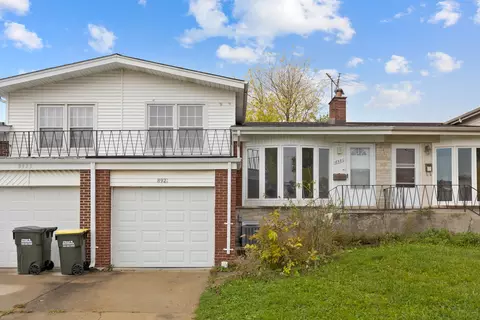 8921 Robin Dr, Des Plaines, IL 60016