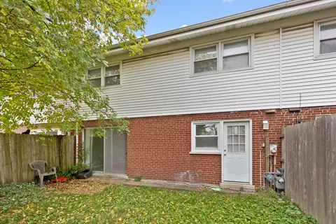 8921 Robin Dr, Des Plaines, IL 60016 photo 15