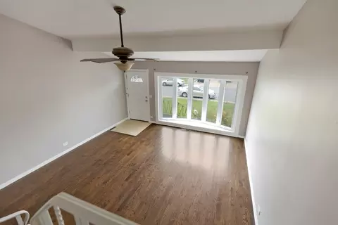 8921 Robin Dr, Des Plaines, IL 60016 photo 3