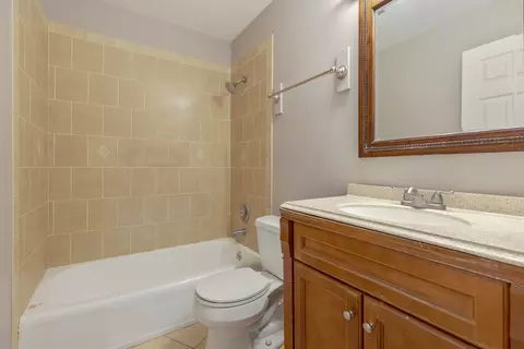8921 Robin Dr, Des Plaines, IL 60016 photo 8