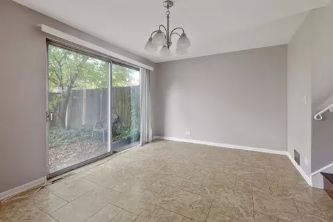 8921 Robin Dr, Des Plaines, IL 60016 photo 9