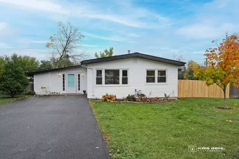 2101 Old Elm Rd, Lindenhurst, IL 60046