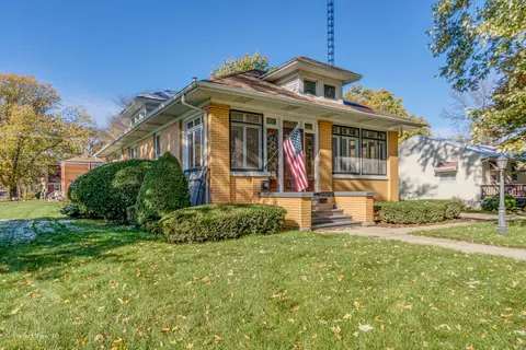503 N Market St, Momence, IL 60954