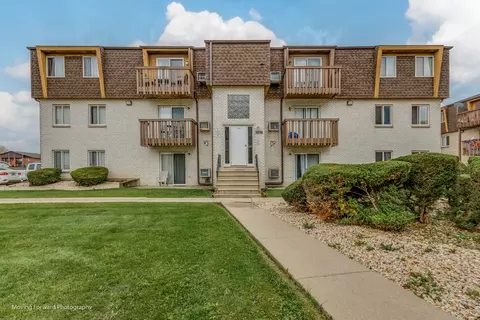 2331 Bicentennial Ave #12, Crest Hill, IL 60403