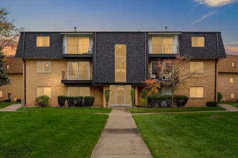 4909 W 109th St #201, Oak Lawn, IL 60453