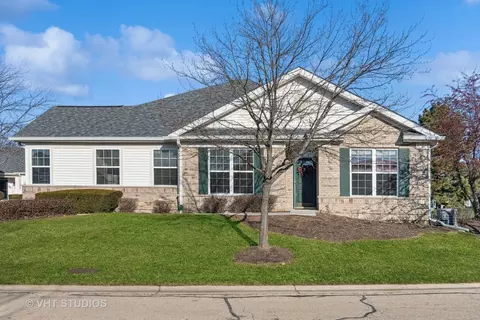 21500 Victory Lake Way, Crest Hill, IL 60403