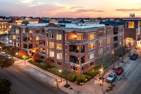 180 W Benton Ave #305, Naperville, IL 60540