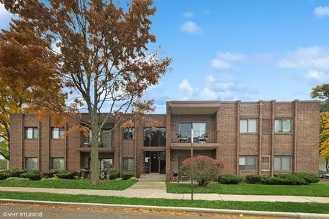 105 S Arlington Ave #203, Elmhurst, IL 60126