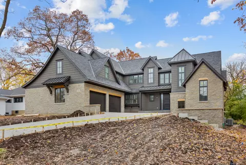 405 Marion Ave, Saint Charles, IL 60174