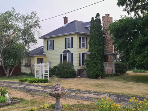 2965 Gurler Rd, Rochelle, IL 61068
