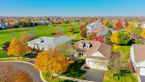 12330 W Whispering Oak Ct, Huntley, IL 60142