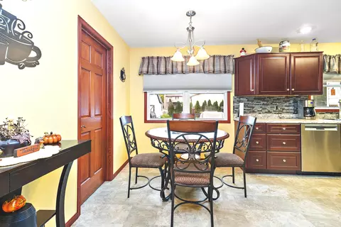 1126 N Bush Ave, Kankakee, IL 60901 photo 4