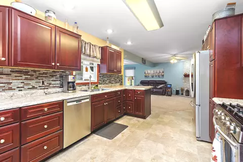 1126 N Bush Ave, Kankakee, IL 60901 photo 3