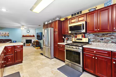 1126 N Bush Ave, Kankakee, IL 60901 photo 2