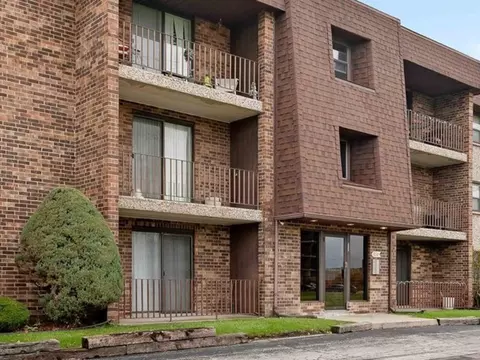 2237 175th St #2B, Lansing, IL 60438