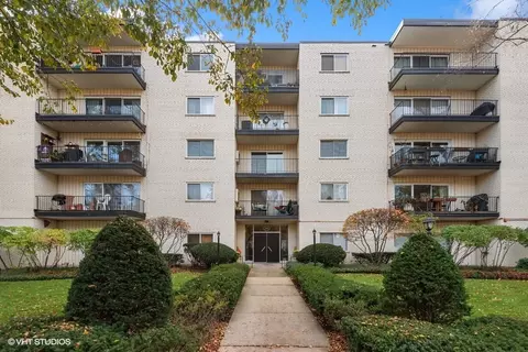 820 Oakton St #2D, Evanston, IL 60202