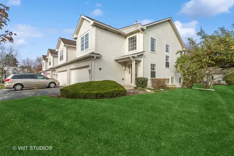 397 Gladstone Ln #52-4, Elgin, IL 60120