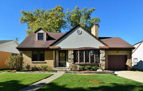 646 N Kaspar Ave, Arlington Heights, IL 60004