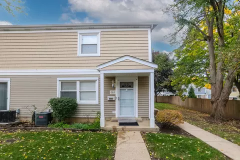 1205 Thyne Ct #1205, Wheeling, IL 60090 photo 1