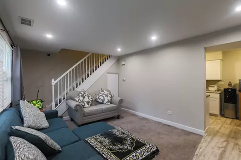 1205 Thyne Ct #1205, Wheeling, IL 60090 photo 2