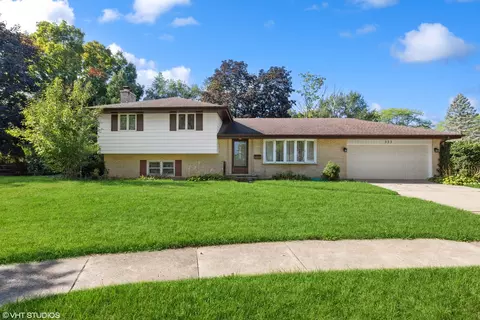 533 E Willow Ct, Palatine, IL 60074