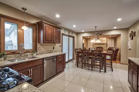 5259 Harcourt St, Oak Forest, IL 60452 photo 10