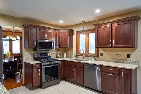 5259 Harcourt St, Oak Forest, IL 60452 photo 9