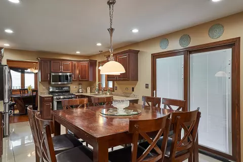 5259 Harcourt St, Oak Forest, IL 60452 photo 11
