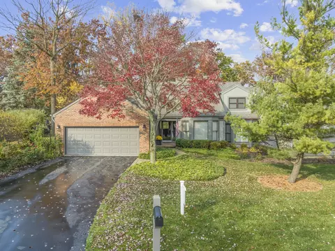 91 Warrington Dr, Lake Bluff, IL 60044