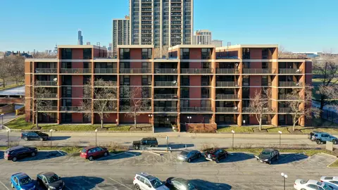 3041 S Michigan Ave #413, Chicago, IL 60616