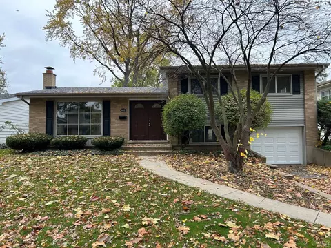 620 Hawthorne Cir, Lombard, IL 60148