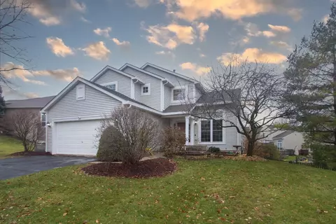 207 Thunder Rdg, Lake In The Hills, IL 60156