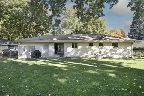 230 Maureen Dr, Elgin, IL 60123 photo 16