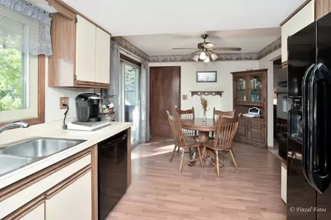 230 Maureen Dr, Elgin, IL 60123 photo 5