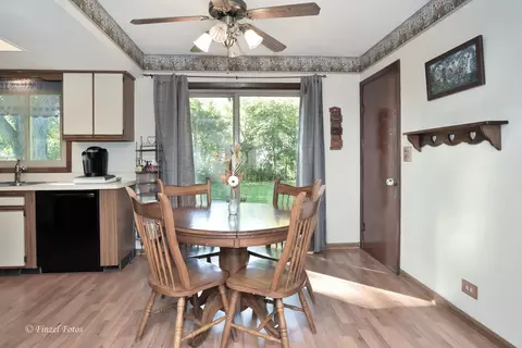 230 Maureen Dr, Elgin, IL 60123 photo 6
