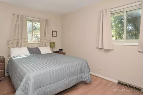 230 Maureen Dr, Elgin, IL 60123 photo 7