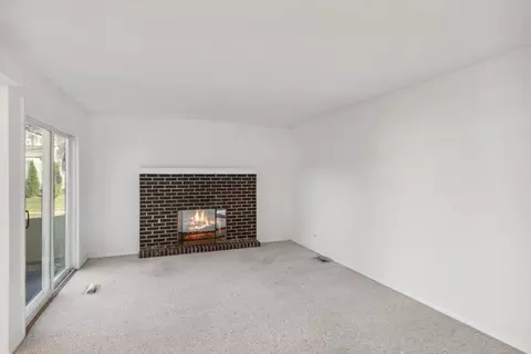 636 Claridge Cir, Hoffman Estates, IL 60169 photo 5