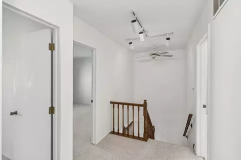 636 Claridge Cir, Hoffman Estates, IL 60169 photo 14