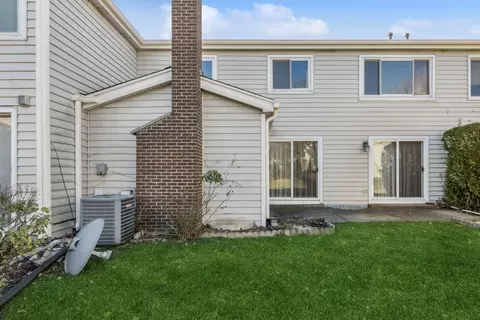 636 Claridge Cir, Hoffman Estates, IL 60169 photo 3
