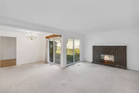 636 Claridge Cir, Hoffman Estates, IL 60169 photo 6
