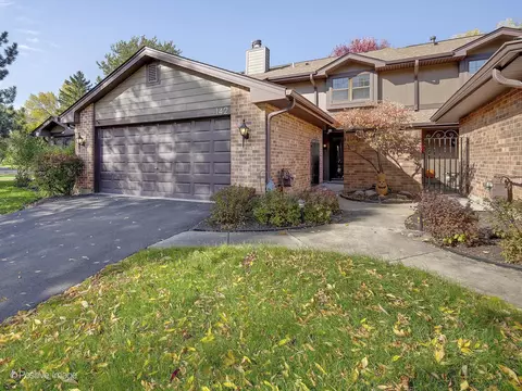 142 Indian Boundary Dr, Westmont, IL 60559