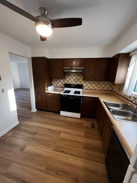 491 S Navajo Trl, Wheeling, IL 60090 photo 14
