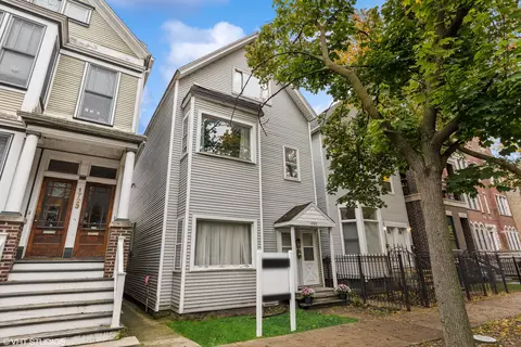 1725 W Roscoe St, Chicago, IL 60657
