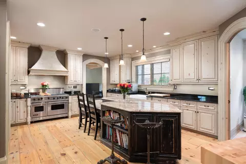 675 N Eagle St, Naperville, IL 60563 photo 8