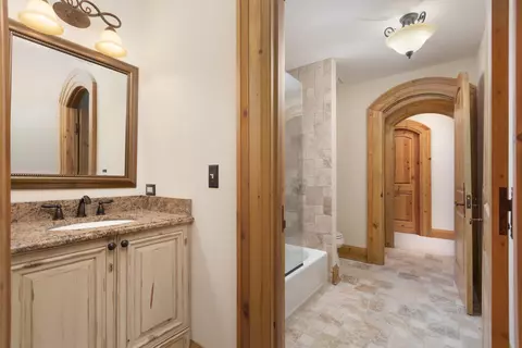 675 N Eagle St, Naperville, IL 60563 photo 32