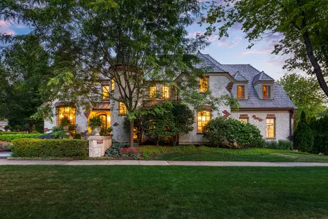 675 N Eagle St, Naperville, IL 60563