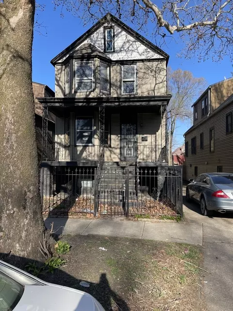 8219 S Marquette Ave, Chicago, IL 60617