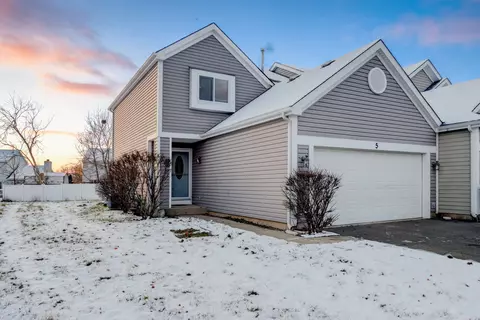 5 Weston Ct, South Elgin, IL 60177