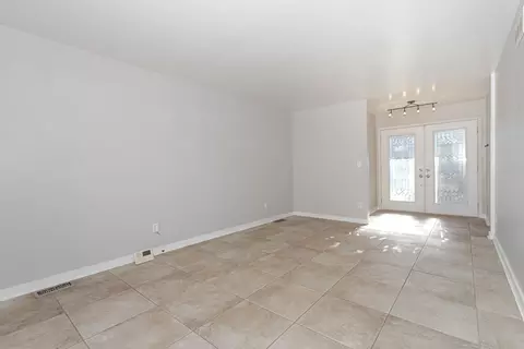 2170 Savannah Rd, Elgin, IL 60123 photo 3