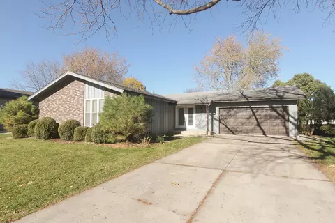 2170 Savannah Rd, Elgin, IL 60123